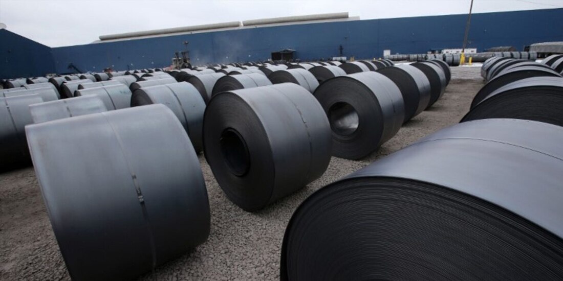 En la imagen ilustrativa, láminas de acero en la acería Novolipetsk Steel PAO en Farrell, Pensilvania, Estados Unidos