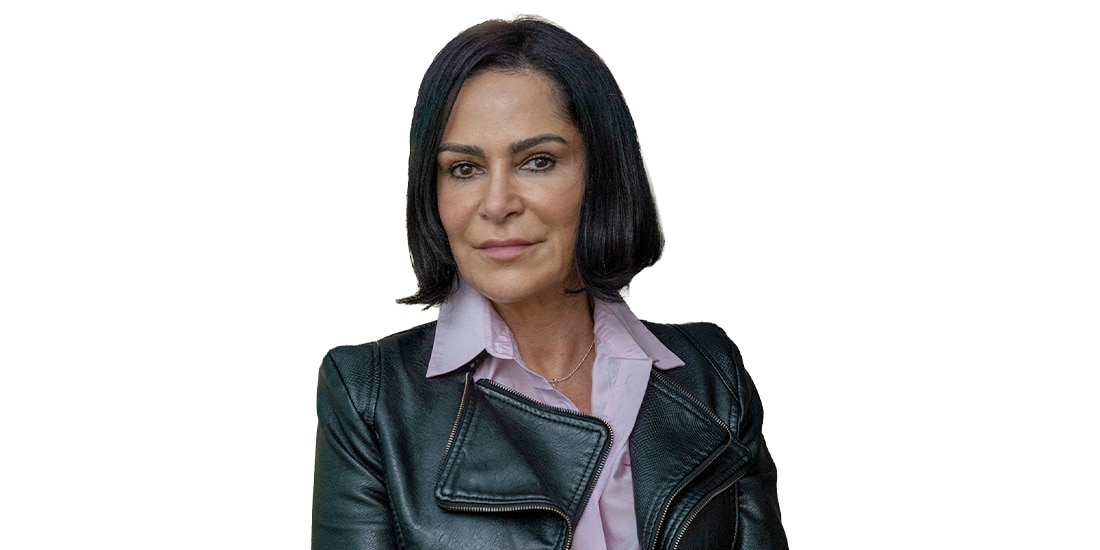 LA PERIODISTA y escritora Lydia Cacho, ayer, tras la entrevista.