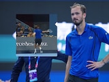 Daniil Medvedev desencajado tras ser descalificado.