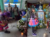 Los payasos acudieron al show sin darse cuenta que lo presentarían en el funeral de un niño.