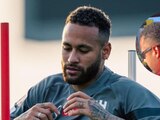 Neymar compra playeras piratas en Estados Unidos y la afición lo descubre