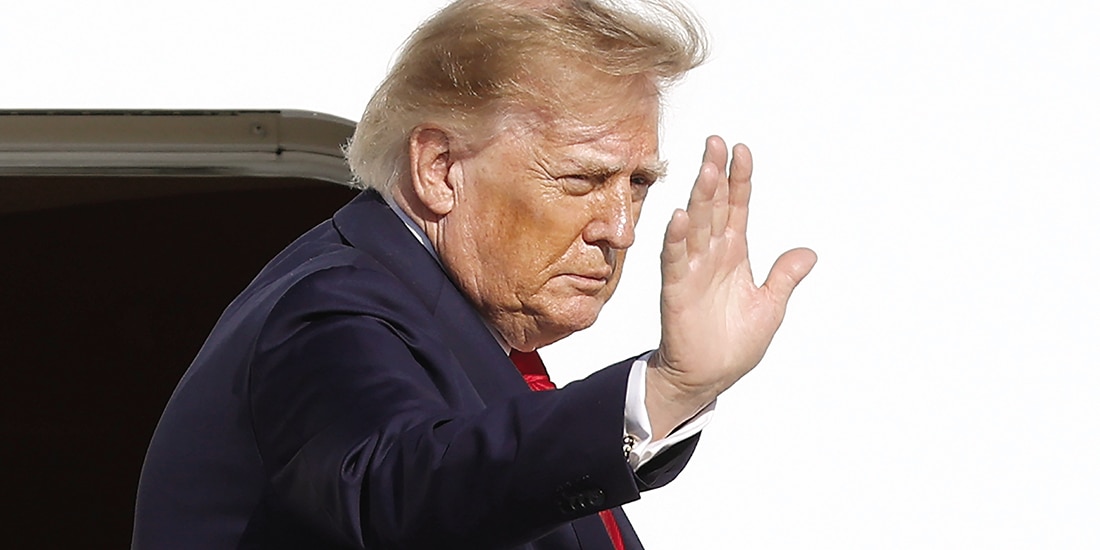 El mandatario estadounidense, ayer al abordar el avión Air Force One a su salida de la Base Conjunta Andrews, Maryland.