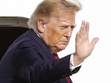 El mandatario estadounidense, ayer al abordar el avión Air Force One a su salida de la Base Conjunta Andrews, Maryland.