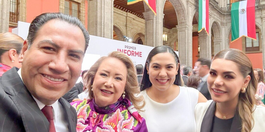 A la extrema derecha de la imagen, la Gobernadora de Guerrero.