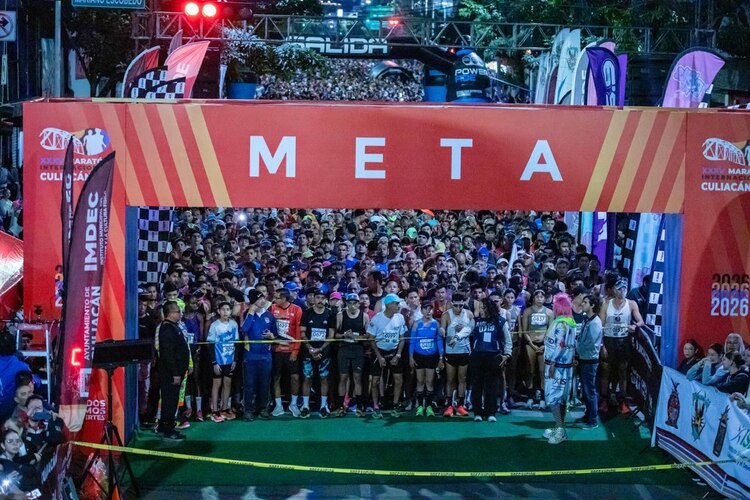 Participantes de diversas categorías compiten en los circuitos de 5, 10, 21 y 42 kilómetros.