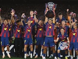 FUTBOLISTAS del conjunto catalán celebran la coronación, ayer
