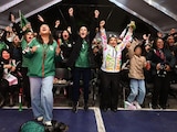 Al centro, la Presidenta Claudia Sheinbaum celebra un gol de México ante Ecuador, el 30 de junio de 2026.