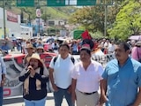 Profesores de la CETEG cerraron la circulación en la Autopista del Sol Cuernavaca-Acapulco.