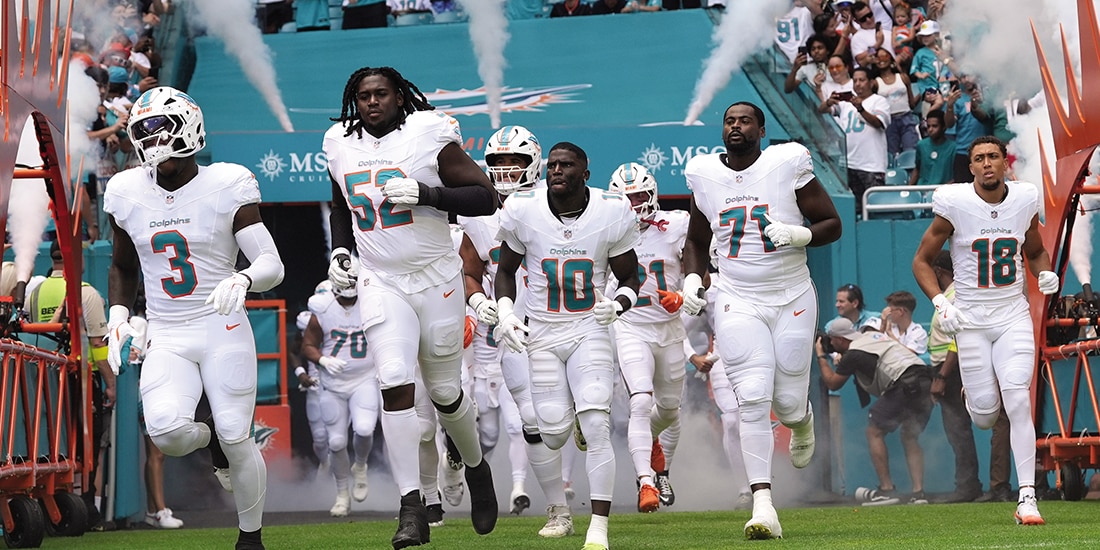 Jugadores de Miami salen al terreno de juego, el fin de semana pasado.