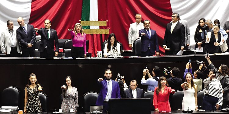 Kenia López preside la mesa directiva de la Cámara de Diputados, ayer.
