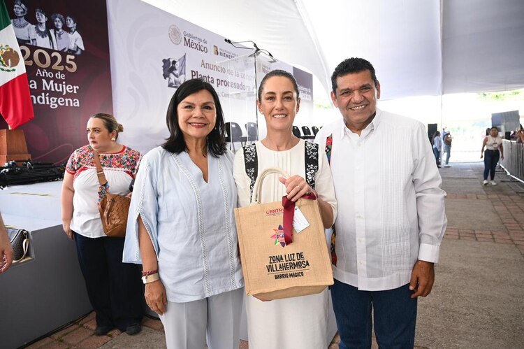 Al centro, la Presidenta Claudia Sheinbaum.