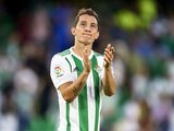 El mediocampista tapatío durante un partido con el Betis.