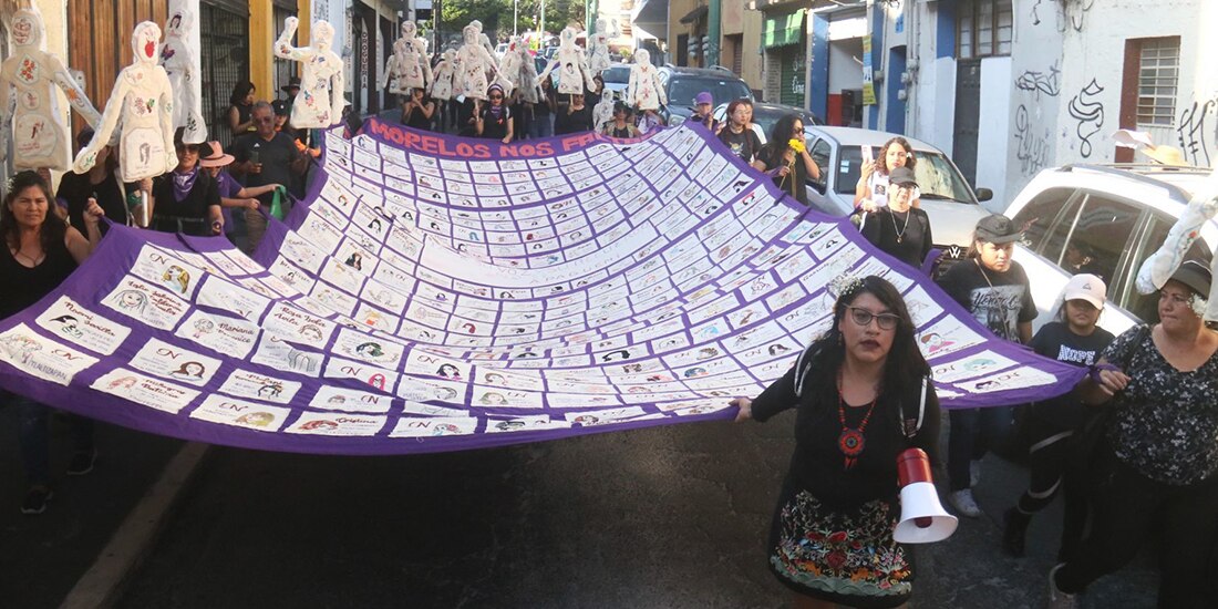 Colectivos de defensa de los derechos de la mujer durante una marcha contra feminicidios, en Cuernavaca, Morelos, el pasado 25 de noviembre
