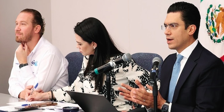 Los líderes panistas Santiago Taboada, Michel Contreras y Jorge Romero, al presidir ayer la reunión virtual del CEN.