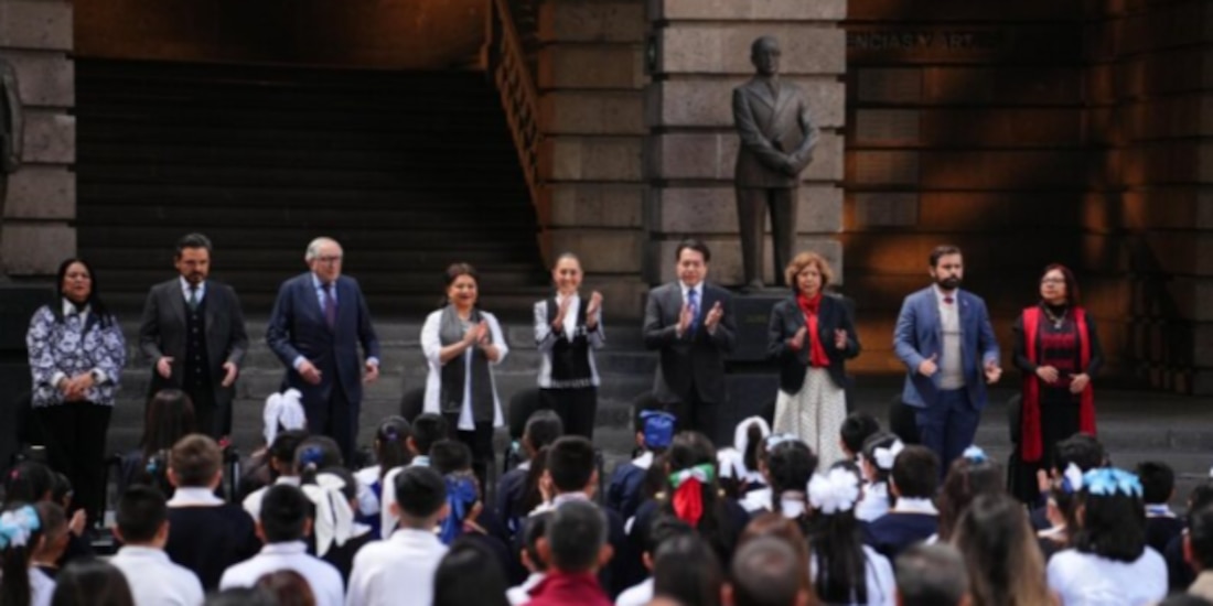 De izq. a der.: Zoé Robledo, director del IMSS; David Kershenobich; secretario de Salud; Clara Brugada, Jefa de Gobierno; Claudia Sheinbaum, Presidenta de México; Mario Delgado, titular de la SEP; Rosaura Ruiz, secretaria de Ciencia, y Alejandro Svarch, titular del IMSS-Bienestar, ayer.