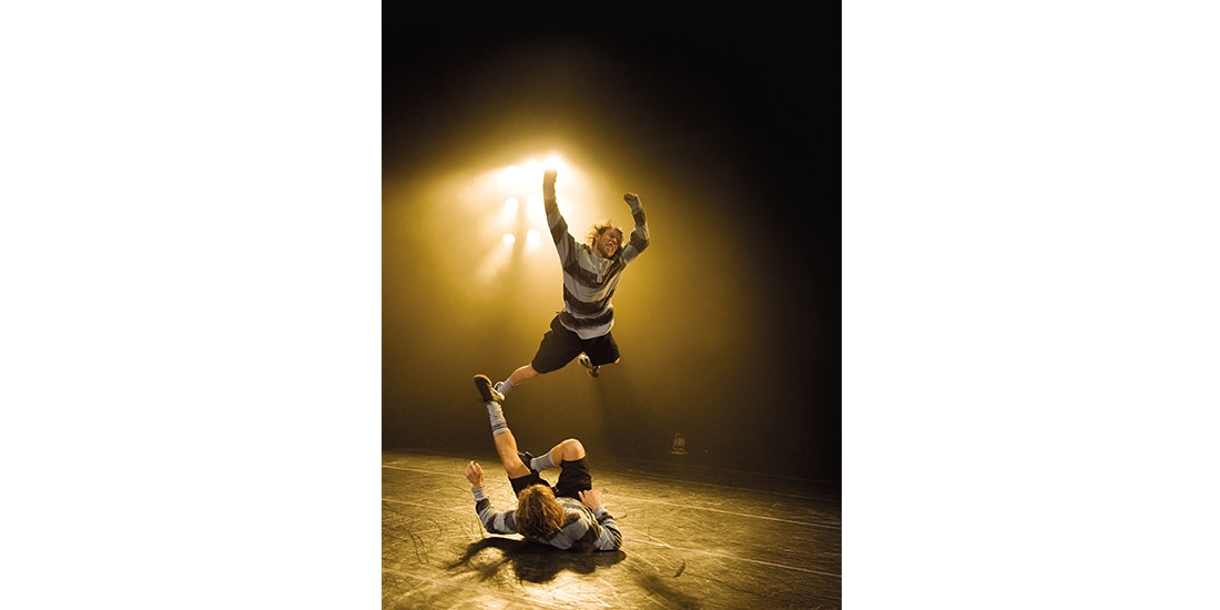Bailarines, durante una función de la pieza.