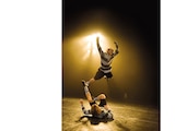 Bailarines, durante una función de la pieza.