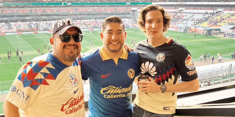 La vista a la cancha desde el palco de Guillermo Torres.