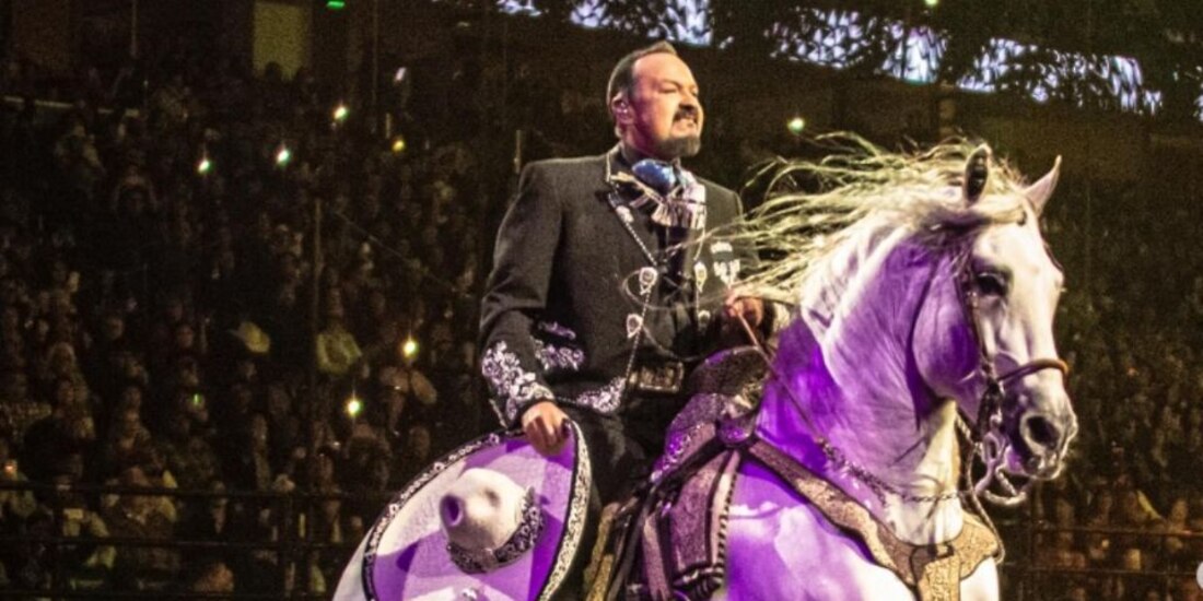Acusan a Pepe Aguilar de maltrato animal por presumir cómo agrede becerros: 'cobarde panzón' | VIDEO