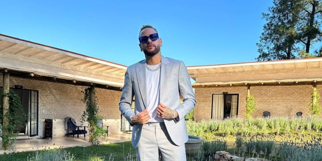 Neymar es jugador de la Selección Brasileña y del PSG