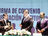 Giovani Gutiérrez, en la firma del convenio con el TJA de la ciudad.