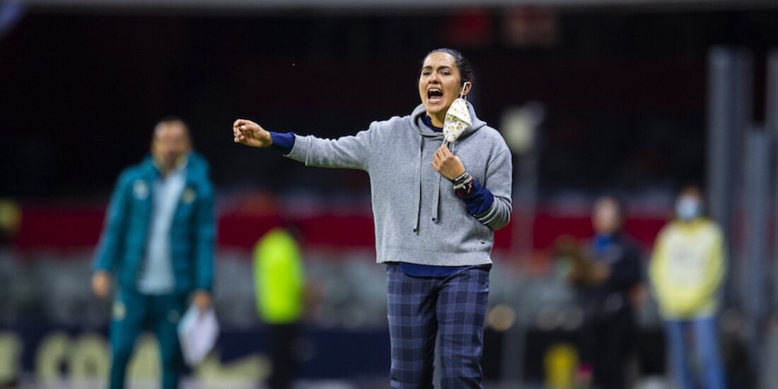 Espejo, en el partido entre Rayadas y América.