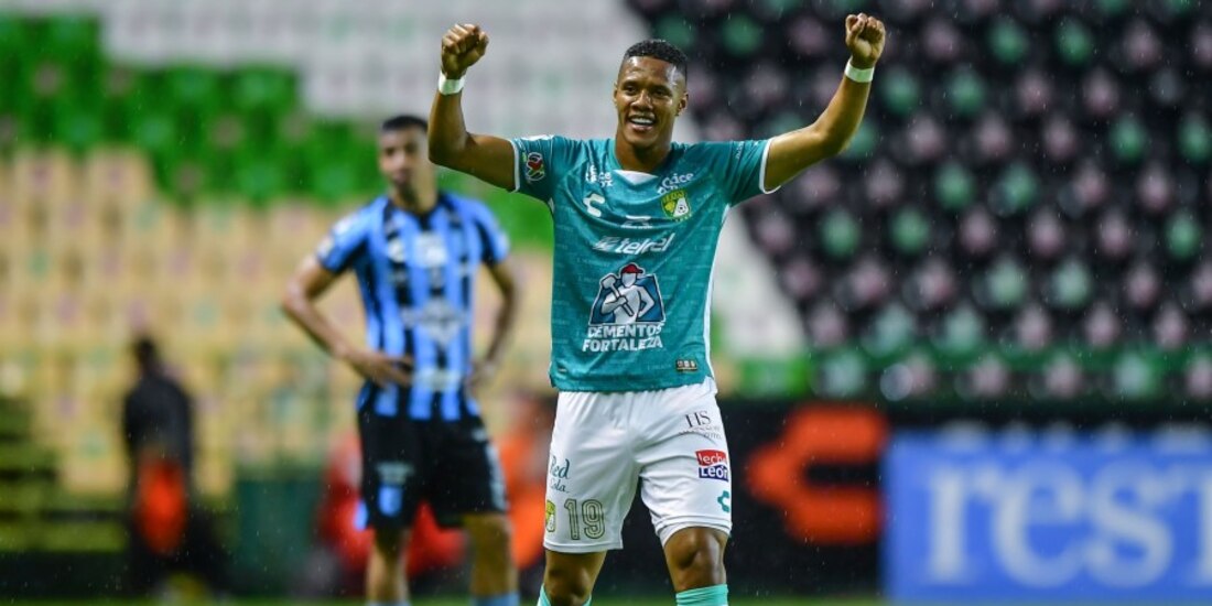 Yairo Moreno festeja su gol en el más reciente enfrentamiento entre León y Querétaro.