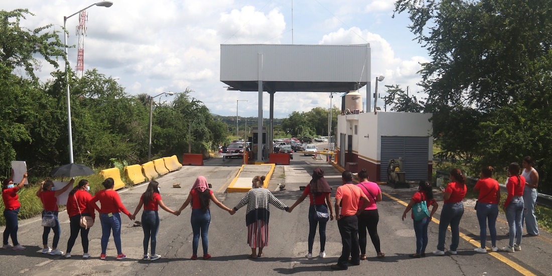 El pasado 5 de octubre, familiares de internos realizaron una protesta afuera del penal de Atlacholoaya, para exigir información sobre el motín del día anterior.