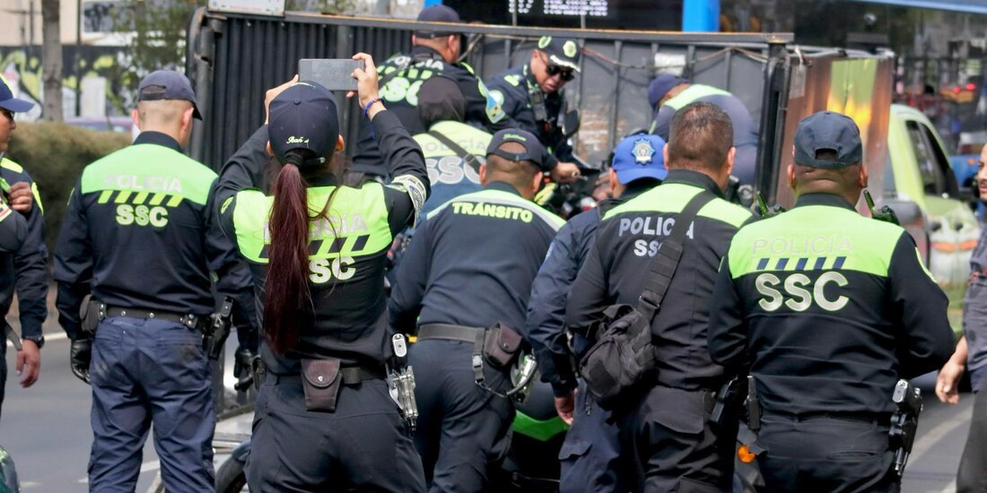 Autoridades de Coyoacán y SSC liberan calles y banquetas en operativos de recuperación de espacios.