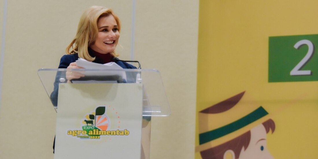 Refrenda Maru Campos su compromiso con el sector agroalimentario.