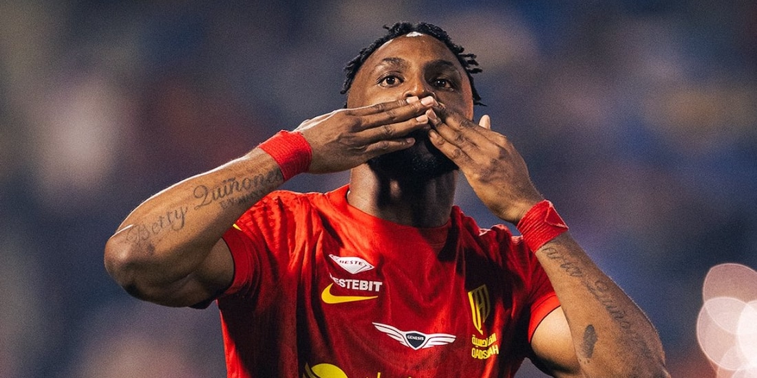 Julián Quiñones celebra un gol en Arabia Saudita