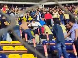 Aficionados del América se agarraron a golpes en las tribunas del Estadio Azteca tras la caída contra Atlético de San Luis.