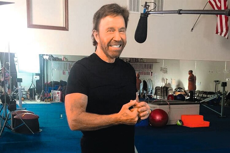 Chuck Norris, actor estadounidense, campeón mundial de Karate Do en 1978, exmilitar y fundador de una asociación de su propio arte marcial.