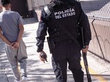 Un reo y un guardia en el Cefereso de Ciudad Juárez, Chihuahua, en 2025.