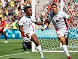 Soufiane Rahimi (derecha) celebra uno de sus goles en el triunfo de Marruecos sobre Egipto en el duelo por el bronce en futbol varonil de París 2024.