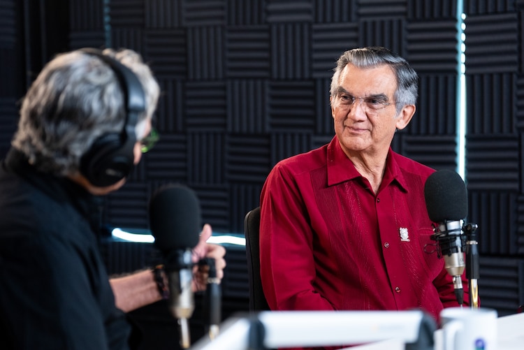 El gobernador de Tamaulipas, Américo Villarreal, durante el programa 'Diálogos con Américo'.
