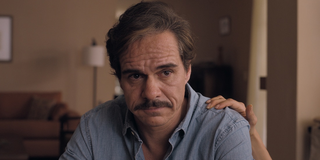 El actor Tony Dalton, al dar vida al abogado Raúl en la película.
