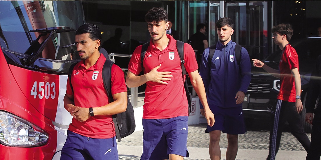 jugadores de la selección de Irán se preparan para entrenar en Tijuana, ayer.