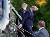 Trump, bajando del helicóptero Marine One a su llegada al Centro Médico Militar Walter Reed en Bethesda, Maryland, el viernes.