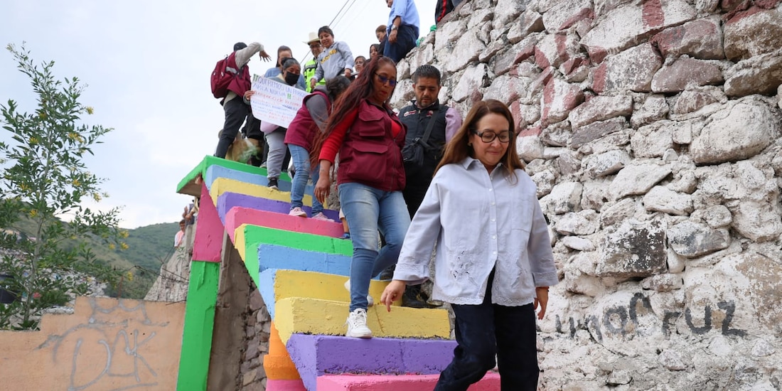 Alcaldesa Azucena Cisneros Coss realiza un recorrido con vecinos