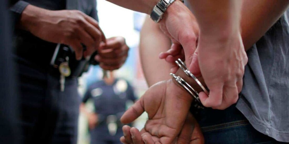 La SSC llevó a cabo la detención de seis hombres, probables responsables de agredir con palabras altisonantes y después físicamente a dos oficiales