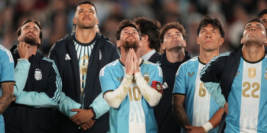 Leo Messi durante su despedida en el Estadio Monumental.