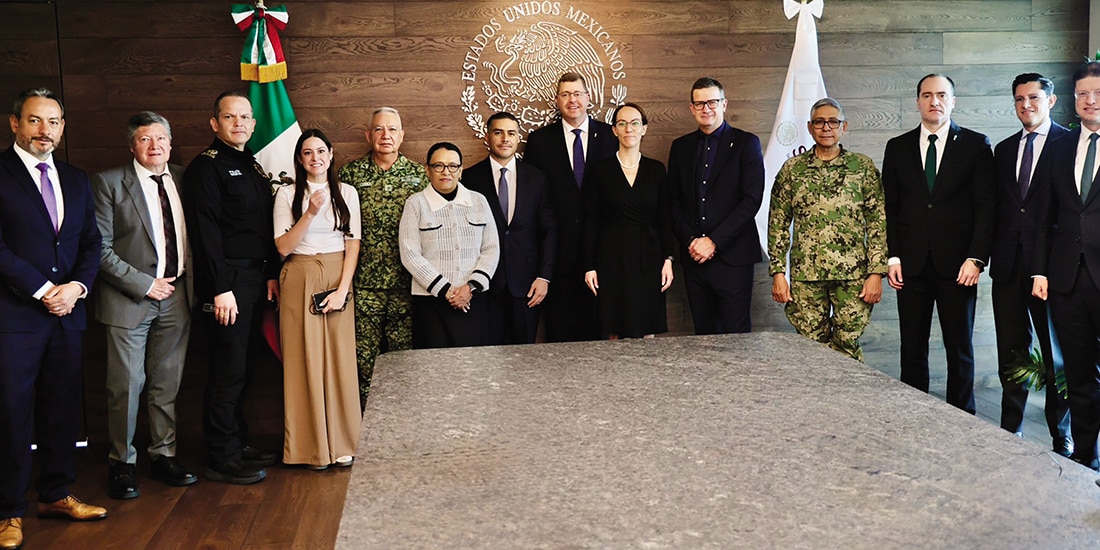 Rosa Icela Rodríguez y Omar García Harfuch presiden la reunión de seguridad del Mundial de Futbol 2026 con autoridades estatales y miembros de la FIFA, ayer.