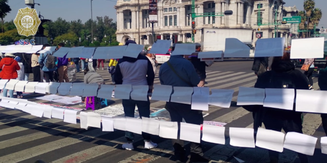 Bloqueo por familiares de personas desaparecidas en Eje Central.