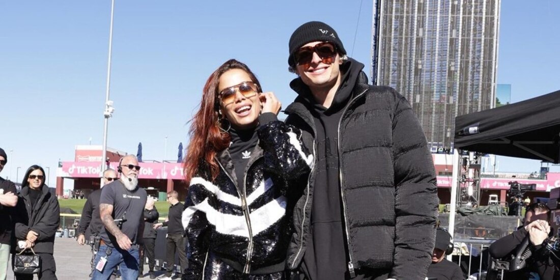 ¿Luna de miel? Captan a Peso Pluma y Anitta de vacaciones juntos (VIDEO)