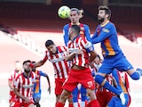 Una acción del duelo entre Barcelona y Atlético de Madrid, de LaLiga de España