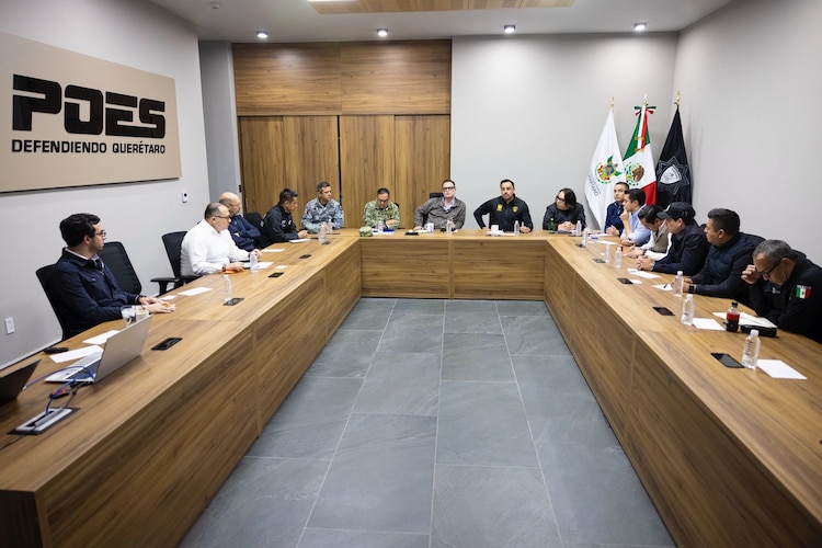 Reunión del gobernador de Querétaro con autoridades en la nueva Policía Estatal de Querétaro (POES)