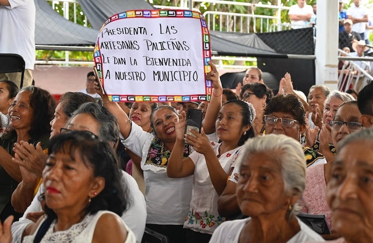 Beneficiarias de la Pensión Mujeres Bienestar del estado de Campeche.