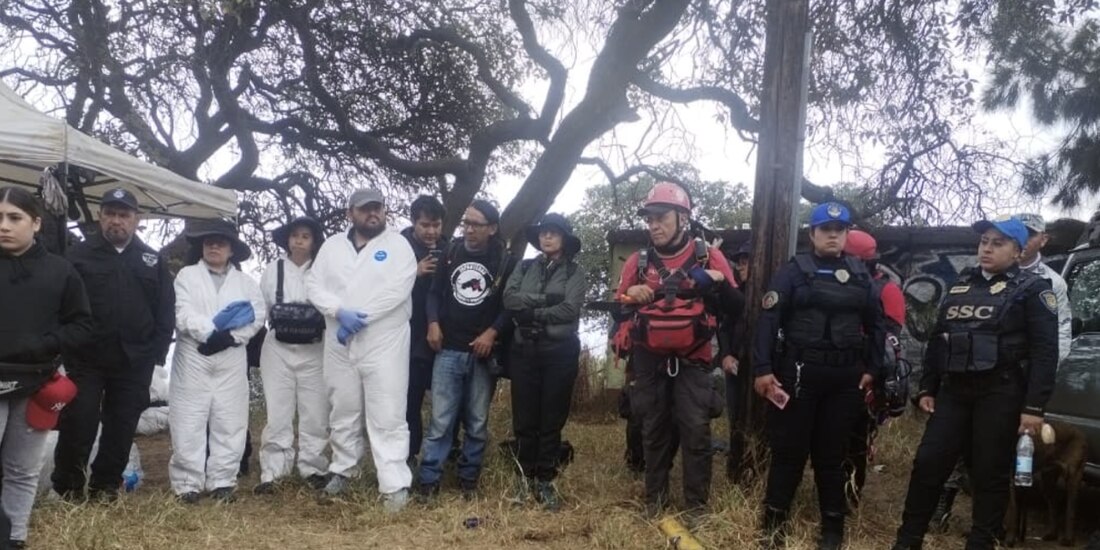 Brigadistas y autoridades, ayer, en el Mirador de Topilejo.