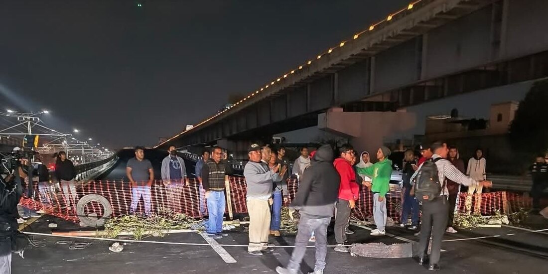Bloqueo en la autopista México-Puebla afecta la circulación este 26 de marzo.